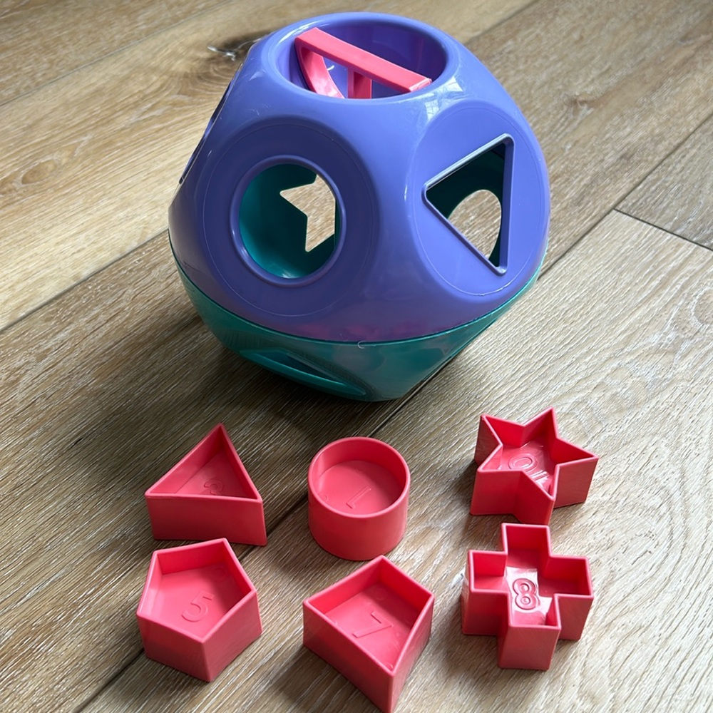 Tupperware Shape- O -Ball Shape Sortor Teal & Purple 6 Shapes Tupper Toy